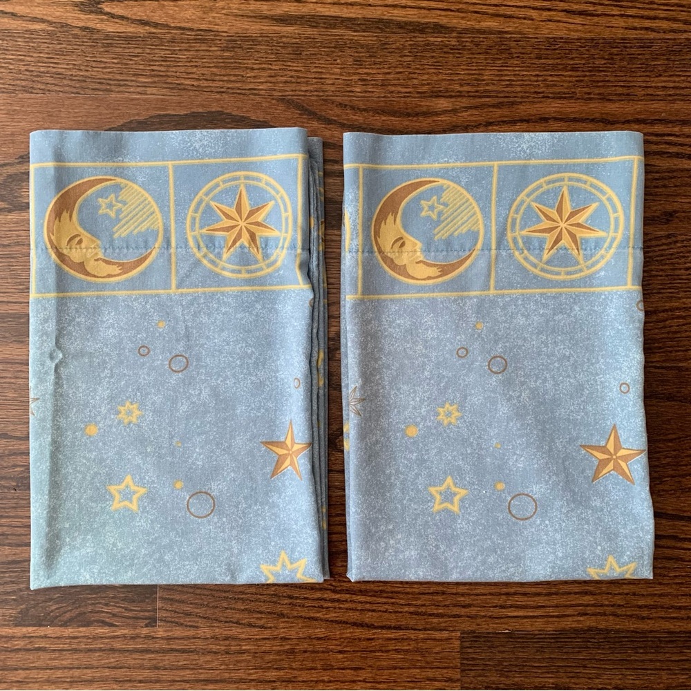 🌞 Vintage 90s Celestial Pillow Cases (Standard Size)